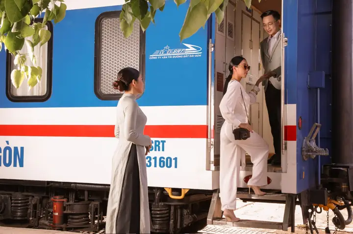 Du Lịch Huế Bằng Tàu Hỏa: Khởi Đầu Thú Vị Để Khám Phá Cố Đô Du Lịch Huế Bằng Tàu Hỏa: Khởi Đầu Thú Vị Để Khám Phá Cố Đô