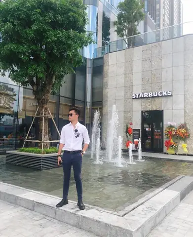 Starbuck Landmark 81 Starbuck Landmark 81