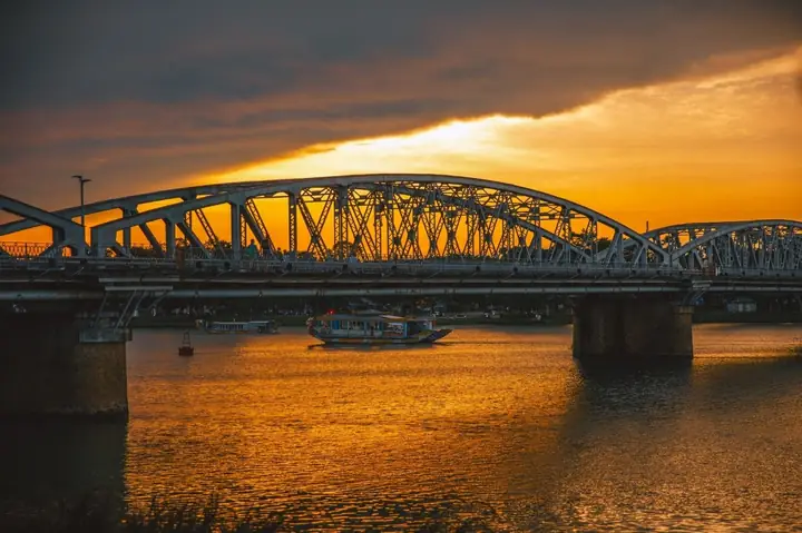 Trải Nghiệm Độc Đáo: Đi Du Thuyền Sông Hương Về Đêm Trải Nghiệm Độc Đáo: Đi Du Thuyền Sông Hương Về Đêm