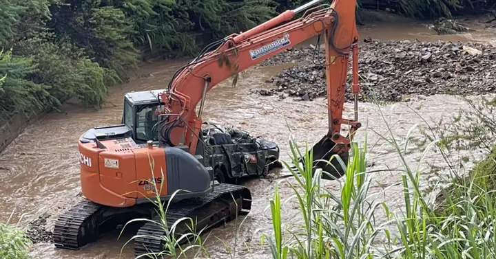 Lũ Cuốn Lật Xe Jeep Ở Làng Cù Lần, 4 Du Khách Hàn Quốc Tử Vong ...