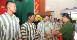 Trại Giam Đại Bình Trao Quyết Định Đặc Xá Của Chủ Tịch Nước Cho ...