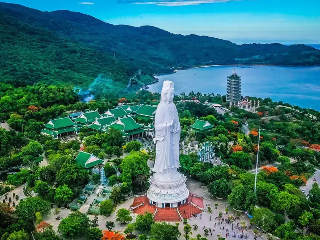 15. Bán Đảo Sơn Trà - Địa Điểm Ăn Chơi Đà Nẵng 15. Bán Đảo Sơn Trà - Địa Điểm Ăn Chơi Đà Nẵng