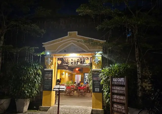 Hai Café Bbq Courtyard