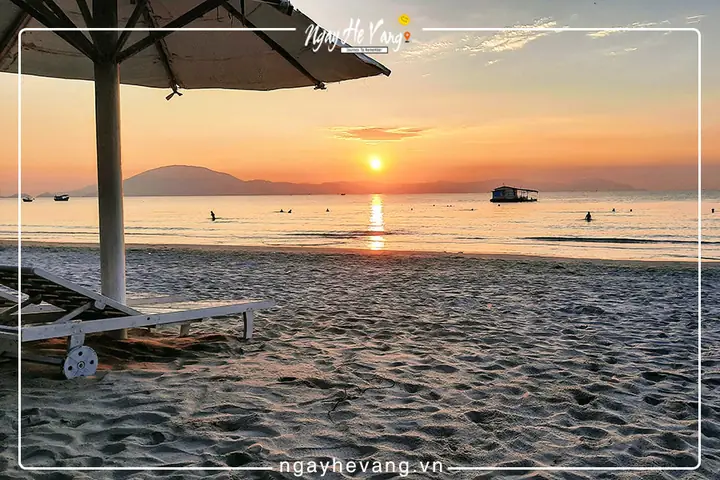Bãi Biển Dốc Lết Bãi Biển Dốc Lết