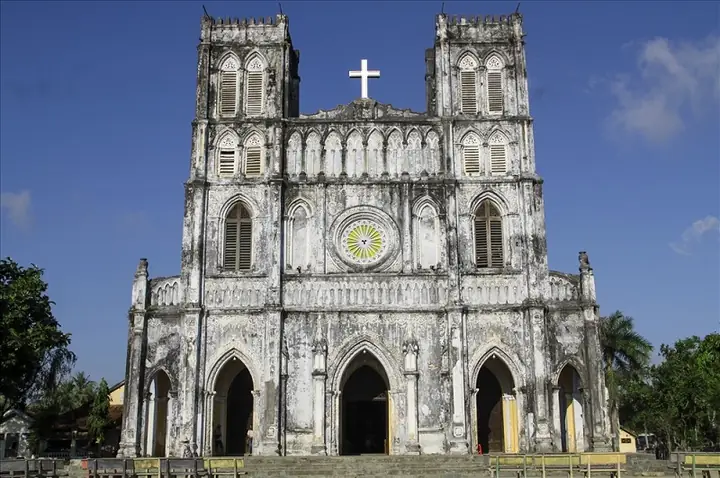14. Nhà Thờ Mằng Lăng