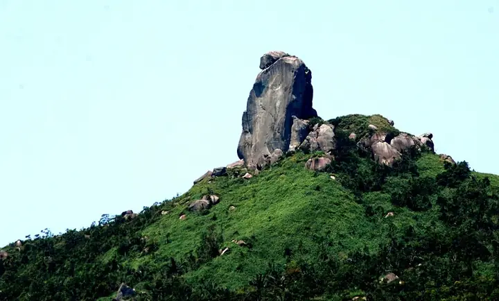 13. Núi Ông