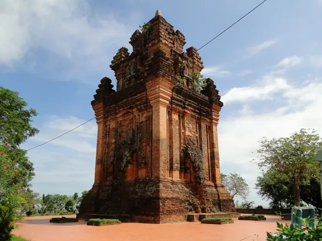 18. Tháp Nhạn