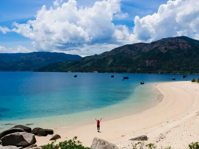 20. Hòn Nưa