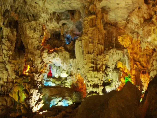 13. Động Kim Quy Vịnh Hạ Long