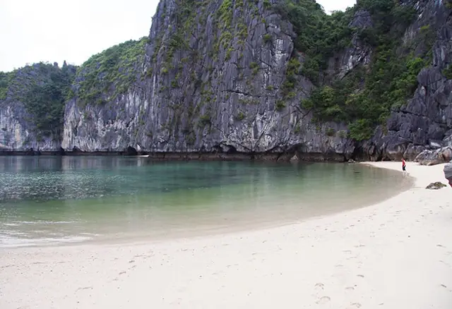 12. Bãi Tắm Ba Trái Đào – Vịnh Hạ Long