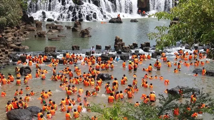 11. Khu Du Lịch Thác Giang Điền