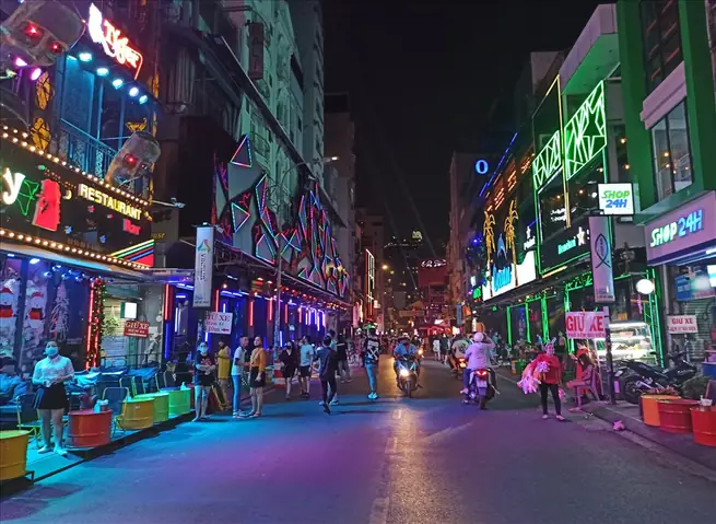 Chỗ Đi Chơi Quận 1 Về Đêm Hấp Dẫn – Phố Tây Bùi Viện
