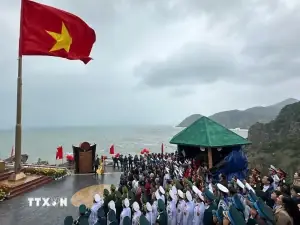 Chào Cờ Đầu Năm Mới Ở Nơi Đón Ánh Bình Minh Sớm Nhất Trên Đất ... Chào Cờ Đầu Năm Mới Ở Nơi Đón Ánh Bình Minh Sớm Nhất Trên Đất ...