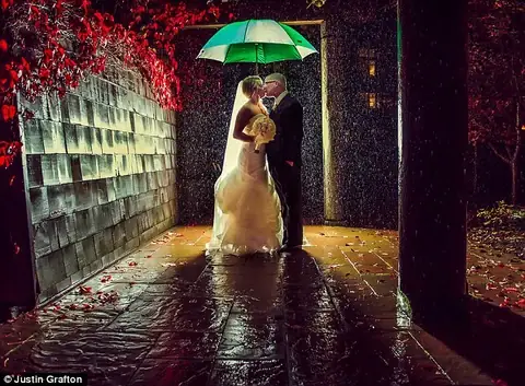 Dù Cho Mưa Anh Xin Đưa Em: Ý Nghĩa, Nguồn Gốc Và Cảm Xúc Đằng Sau Câu Nói Tình Cảm