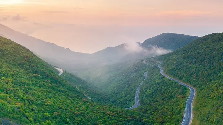 Săn Mây Tuyệt Đẹp Trên Đèo Hải Vân