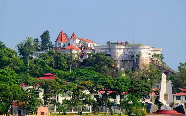 Sáng: Di Chuyển Đến Đồ Sơn Sáng: Di Chuyển Đến Đồ Sơn