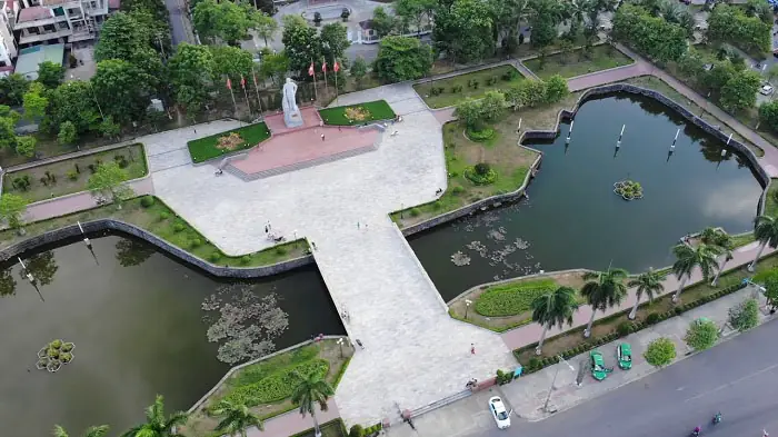 Công Viên Và Tượng Đài Lê Duẩn