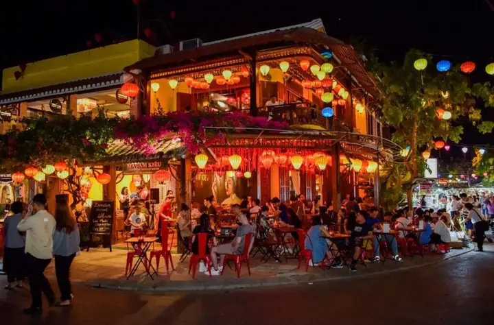 Ngày 1: Khám Phá Vẻ Đẹp Cổ Kính Và Ẩm Thực Đặc Sản Phố Hội Ngày 1: Khám Phá Vẻ Đẹp Cổ Kính Và Ẩm Thực Đặc Sản Phố Hội