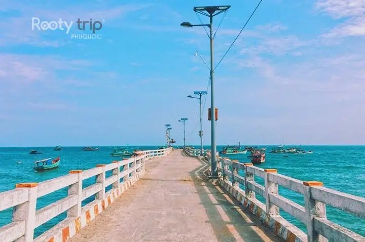 Cầu Cảng Bãi Nhà – Hòa Mình Vào Nhịp Sống Làng Chài Cầu Cảng Bãi Nhà – Hòa Mình Vào Nhịp Sống Làng Chài