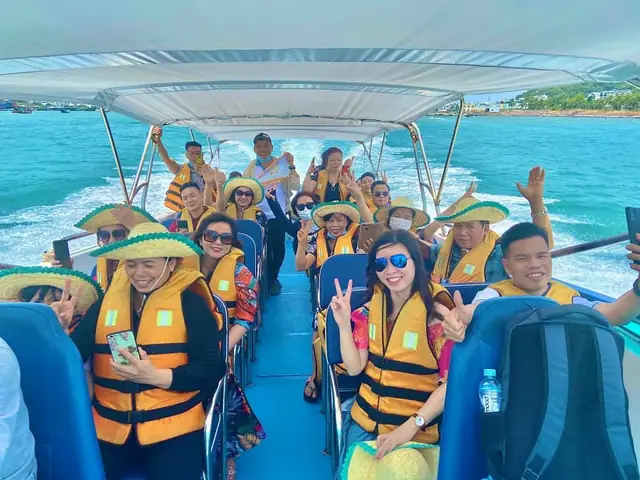 Ngày 1: Đón Quý Khách – Du Ngoạn 3 Đảo Vip Hòn Tằm Nha Trang: