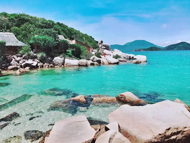 /upload/image/nha-trang/du-lich-nha-trang-30-4/hon-ong-nha-trang.jpg