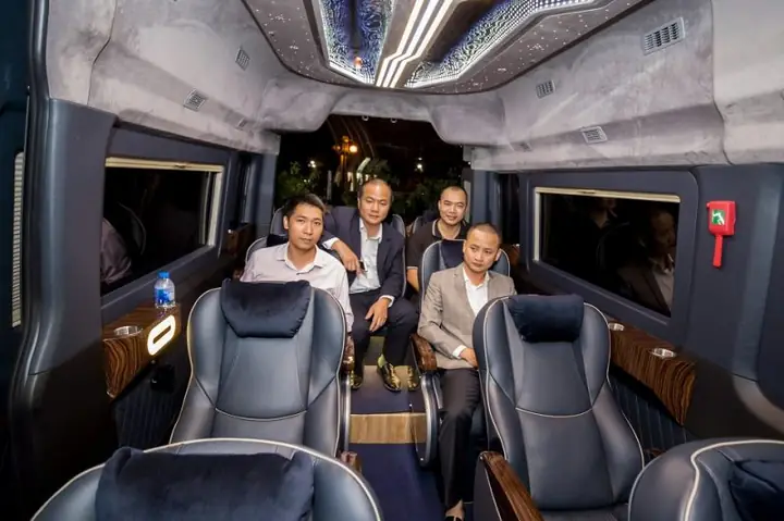 Th Adam Việt Limousine Th Adam Việt Limousine