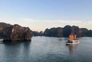 Bảng Giá Vé Tham Quan Các Điểm Du Lịch Ở Hạ Long Mới Nhất 2024 ...