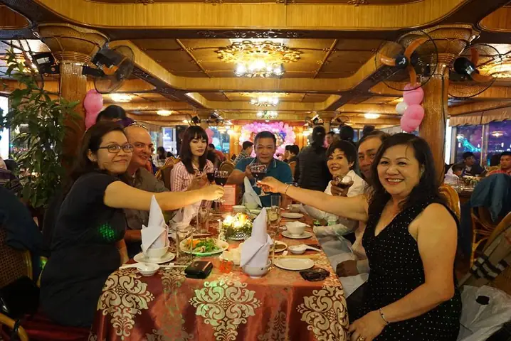 Ăn Tối Trên Tàu Rồng Sông Hàn (nhà Hàng Trên Sông Hàn) Ăn Tối Trên Tàu Rồng Sông Hàn (nhà Hàng Trên Sông Hàn)