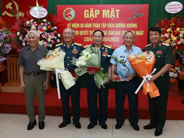 Gặp Mặt Kỷ Niệm 50 Năm Trận Tập Kích Đường Không Của Phi Đội ...
