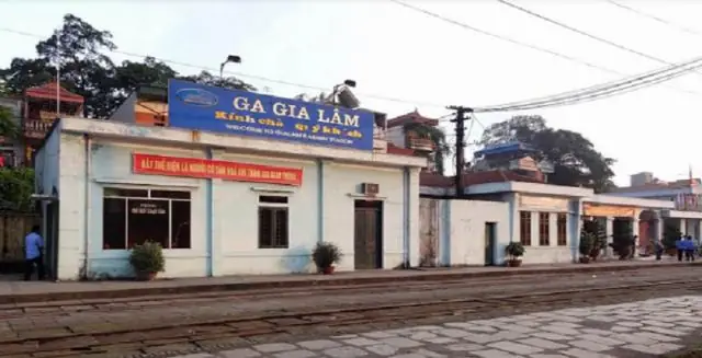 Chuyển Bằng Tàu Hỏa