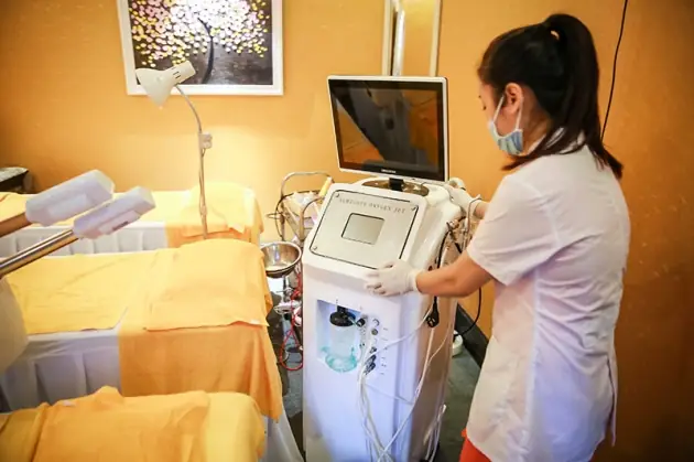 Trọn Gói Trị Mụn Đầu Đen, Bã Nhờn Dư Và Se Khít Lỗ Chân Lông - Dr Kiệm Spa Trọn Gói Trị Mụn Đầu Đen, Bã Nhờn Dư Và Se Khít Lỗ Chân Lông - Dr Kiệm Spa