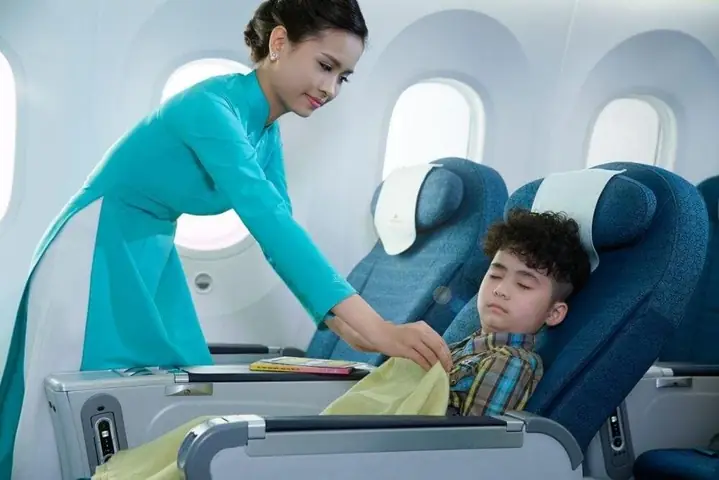 Trẻ Em Đi Máy Bay Cần Chuẩn Bị Giấy Tờ Gì? 5+ Lưu Ý Phụ Huynh Cần ... Trẻ Em Đi Máy Bay Cần Chuẩn Bị Giấy Tờ Gì? 5+ Lưu Ý Phụ Huynh Cần ...