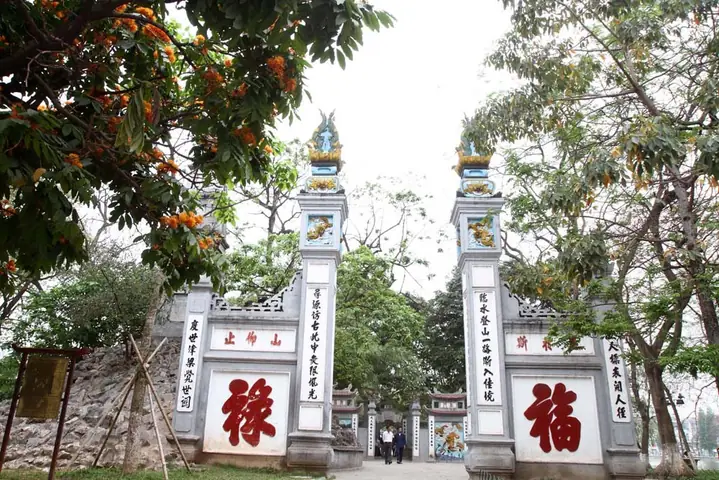 Tham Quan Đền Ngọc Sơn - Công Trình Kiến Trúc Độc Đáo Giữa Lòng Hà Nội