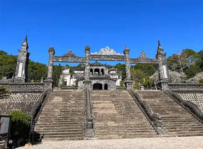 Địa Chỉ Lăng Khải Định Ở Đâu?