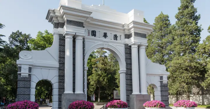 Đại Học Thanh Hoa Trung Quốc: Ngành Học, Điều Kiện & Chi Phí