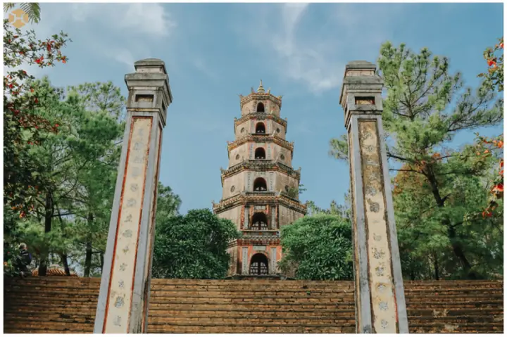Những Hoạt Động Du Lịch Nào Bạn Có Thể Tham Gia Để Khám Phá Vẻ Đẹp Của Huế?