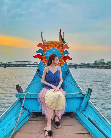 Những Hoạt Động Du Lịch Nào Bạn Có Thể Tham Gia Để Khám Phá Vẻ Đẹp Của Huế?