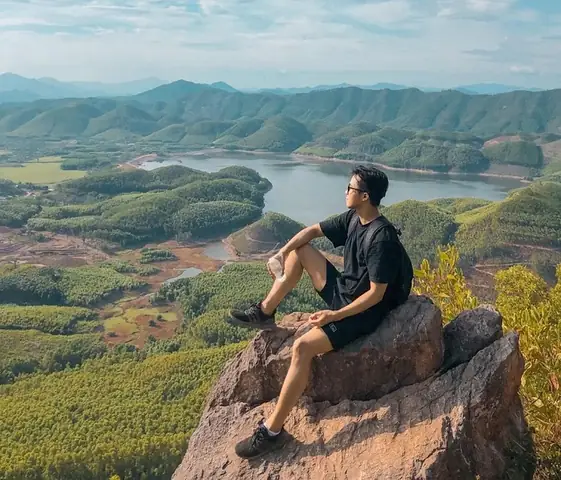Những Hoạt Động Du Lịch Nào Bạn Có Thể Tham Gia Để Khám Phá Vẻ Đẹp Của Huế?