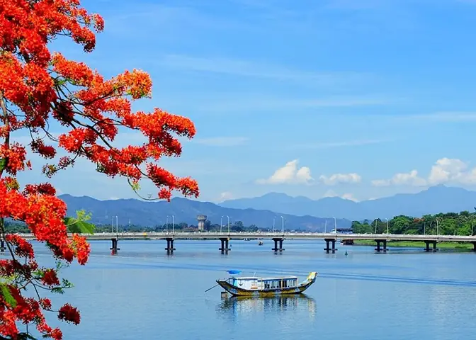 Những Hoạt Động Du Lịch Nào Bạn Có Thể Tham Gia Để Khám Phá Vẻ Đẹp Của Huế?