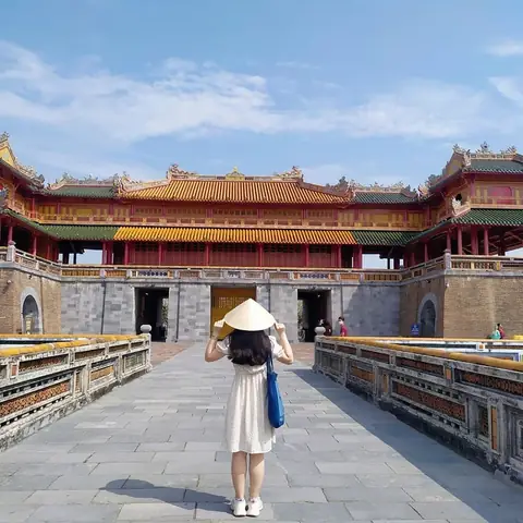 Những Hoạt Động Du Lịch Nào Bạn Có Thể Tham Gia Để Khám Phá Vẻ Đẹp Của Huế?
