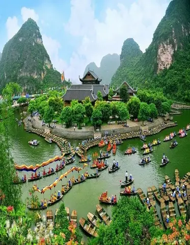 Những Hoạt Động Du Lịch Nào Bạn Có Thể Tham Gia Để Khám Phá Vẻ Đẹp Của Huế?