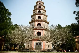 Những Hoạt Động Du Lịch Nào Bạn Có Thể Tham Gia Để Khám Phá Vẻ Đẹp Của Huế?