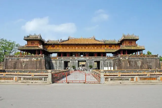Những Hoạt Động Du Lịch Nào Bạn Có Thể Tham Gia Để Khám Phá Vẻ Đẹp Của Huế?