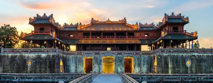 Những Hoạt Động Du Lịch Nào Bạn Có Thể Tham Gia Để Khám Phá Vẻ Đẹp Của Huế?