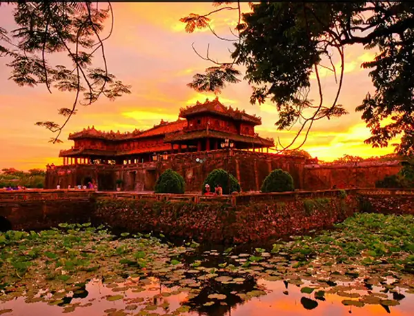 Những Hoạt Động Du Lịch Nào Bạn Có Thể Tham Gia Để Khám Phá Vẻ Đẹp Của Huế?