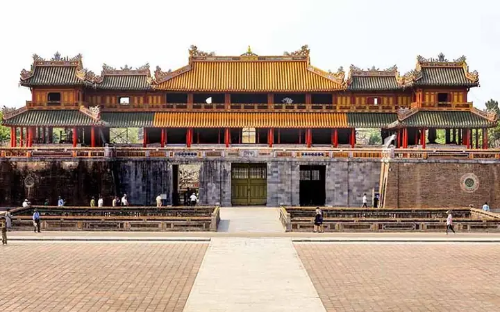 Những Hoạt Động Du Lịch Nào Bạn Có Thể Tham Gia Để Khám Phá Vẻ Đẹp Của Huế?