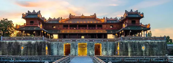 Những Hoạt Động Du Lịch Nào Bạn Có Thể Tham Gia Để Khám Phá Vẻ Đẹp Của Huế?