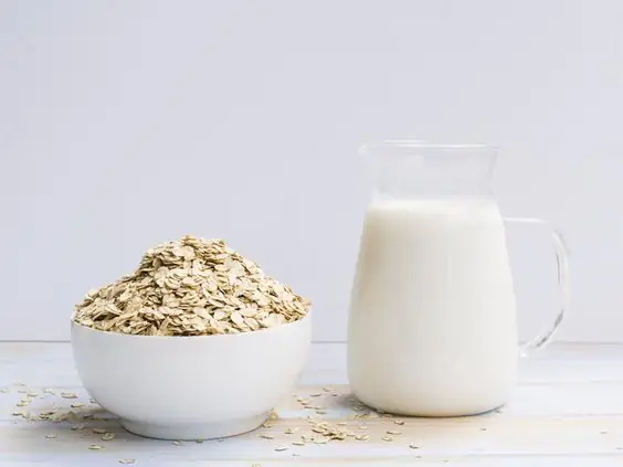 Ngũ Cốc Nguyên Hạt Và Sữa Tươi Hoặc Sữa Chua