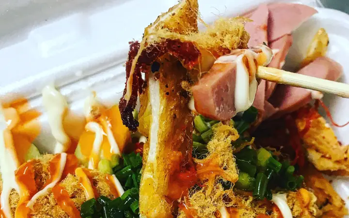 Ngũ Cốc Nguyên Hạt Và Sữa Tươi Hoặc Sữa Chua