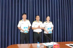 Đoàn An Điều Dưỡng 22 Hạ Long Thăm, Tặng Quà Gia Đình Chính Sách